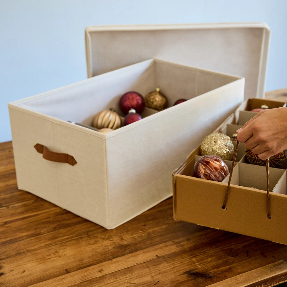 beige-mand-kerstballen