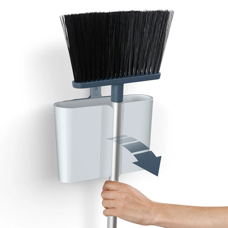 bezem-met-muurbevestiging