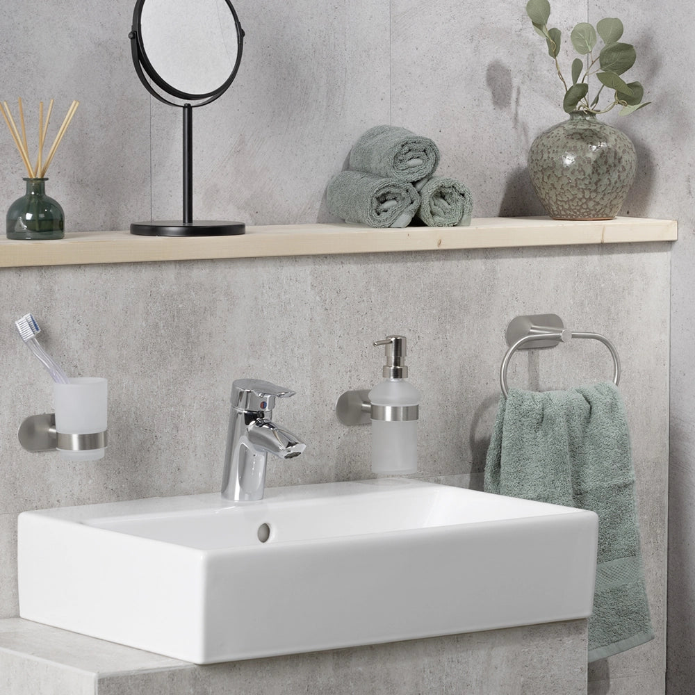 wand-zeepdispenser-zilver