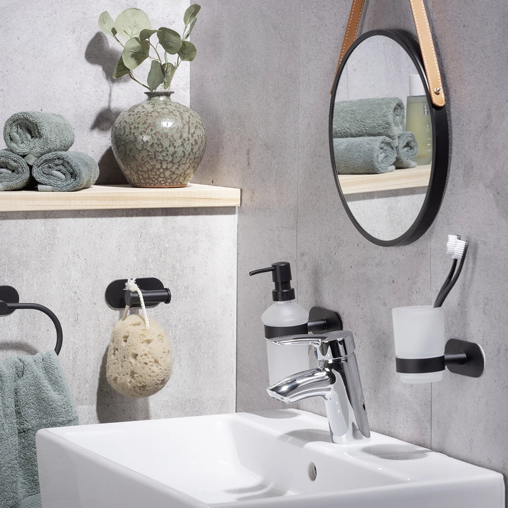 zwarte-badkamer-accessoires